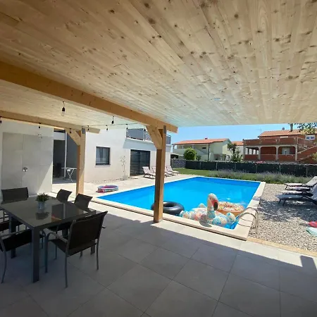 Apartment Enjoy Blue, With Pool & Pets Welcome *