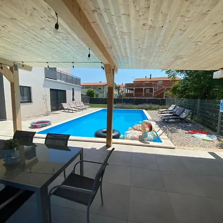 Enjoy Blue, With Pool & Pets Welcome *