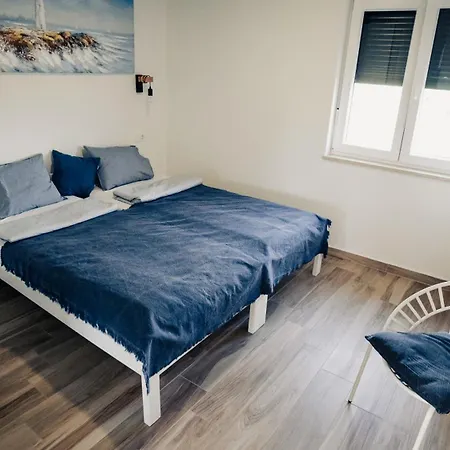 Enjoy Blue, With Pool & Pets Welcome Apartman *