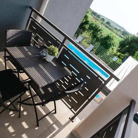 Apartment Enjoy Blue, With Pool & Pets Welcome *