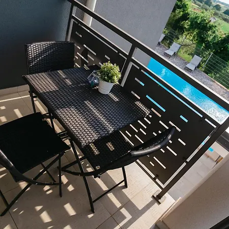 Apartment Enjoy Blue, With Pool & Pets Welcome *