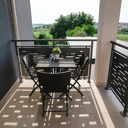 Enjoy Blue, With Pool & Pets Welcome