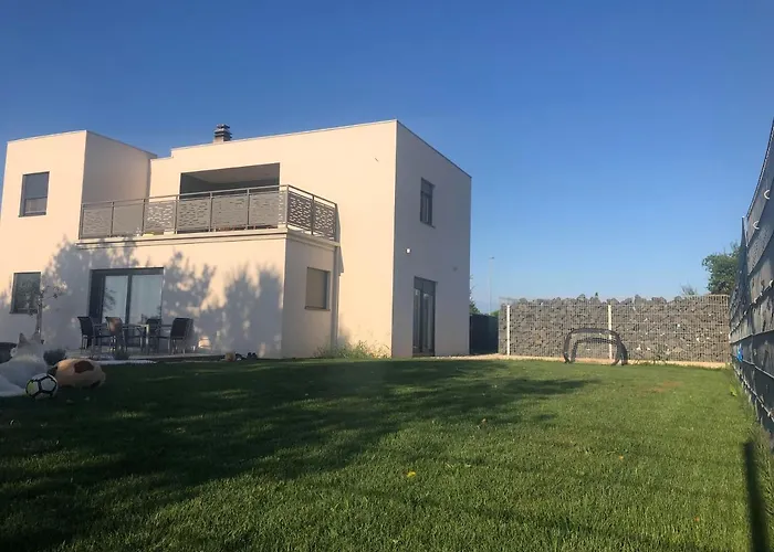 Enjoy Blue, With Pool & Pets Welcome