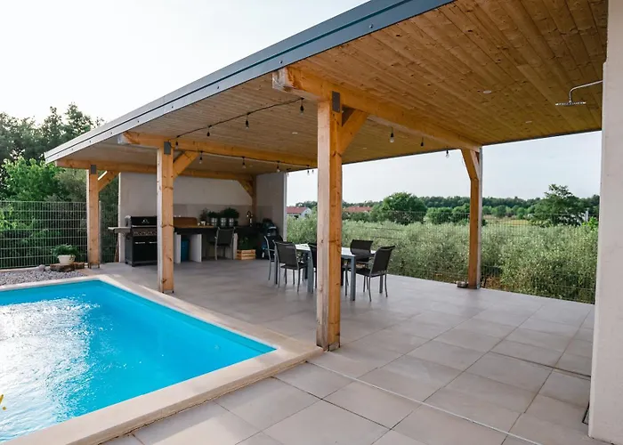 Enjoy Blue, With Pool & Pets Welcome *