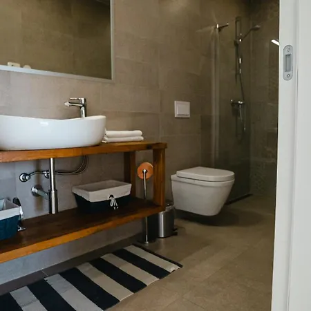 Enjoy Blue, With Pool & Pets Welcome