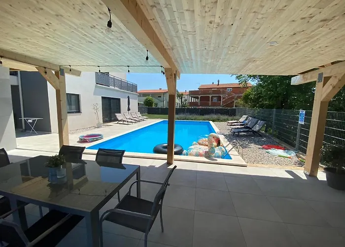 Enjoy Blue, With Pool & Pets Welcome *