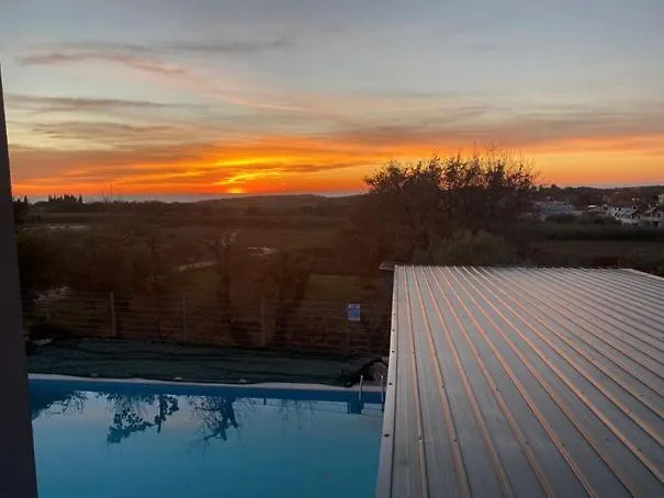 Enjoy Blue, With Pool & Pets Welcome