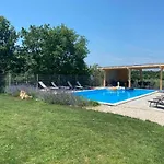 Enjoy Blue, With Pool & Pets Welcome Apartment