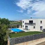 Enjoy Blue, With Pool & Pets Welcome Apartment *