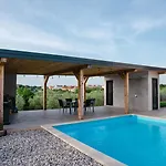 Enjoy Blue, With Pool & Pets Welcome * Novigrad Istria