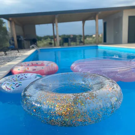 Enjoy Blue, With Pool & Pets Welcome Apartmán *
