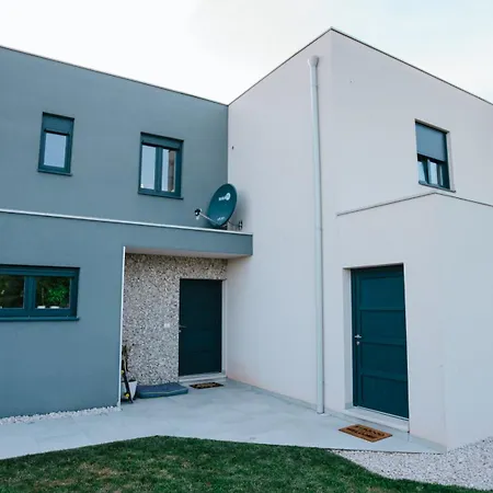 Enjoy Blue, With Pool & Pets Welcome Daire *