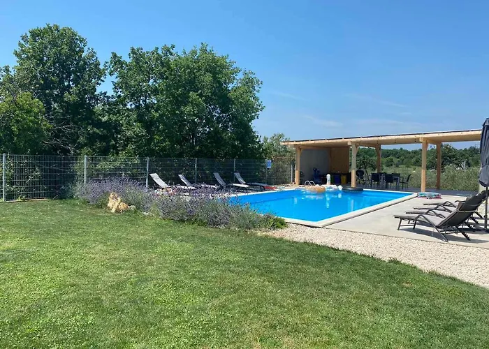 Enjoy Blue, With Pool & Pets Welcome Daire