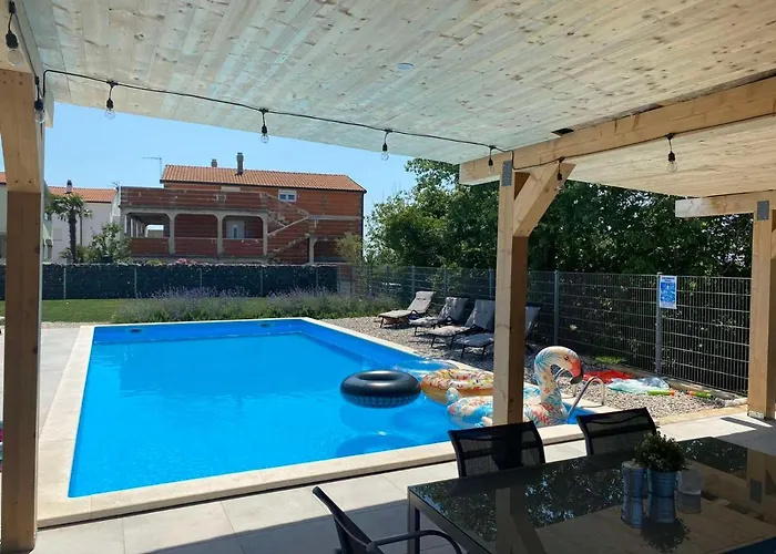 Enjoy Blue, With Pool & Pets Welcome Daire *
