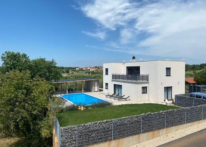 Enjoy Blue, With Pool & Pets Welcome Daire *