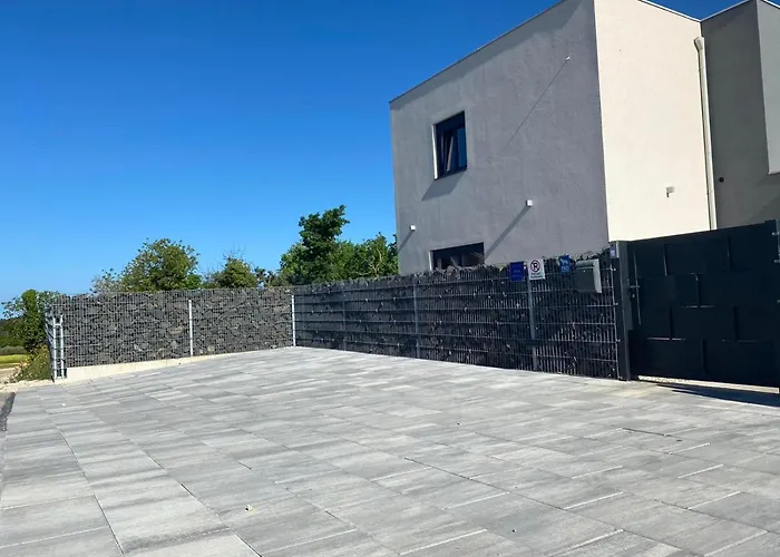 Daire Enjoy Blue, With Pool & Pets Welcome Novigrad Istria