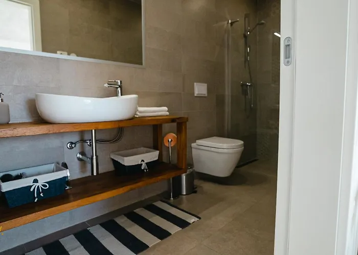 Enjoy Blue, With Pool & Pets Welcome