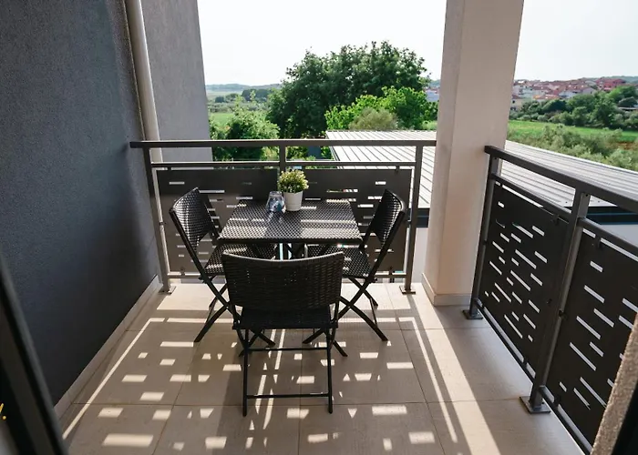 Enjoy Blue, With Pool & Pets Welcome