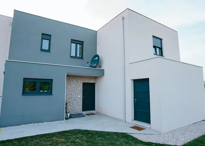 Enjoy Blue, With Pool & Pets Welcome Daire *